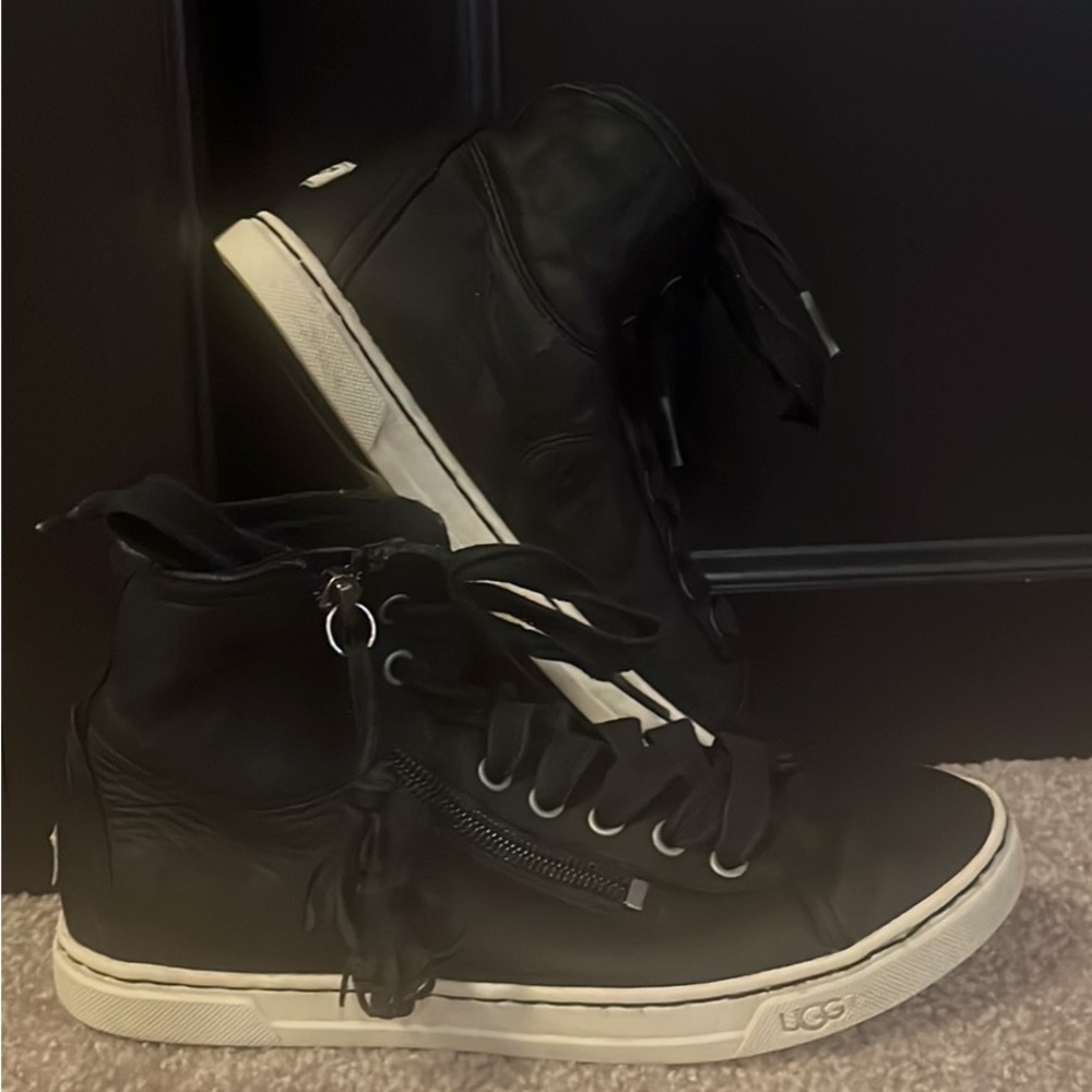 UGGS Women’s Sneakers - Size 5